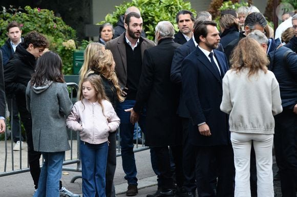 Jean Sarkozy - Le clan Sarkozy à la sortie du domicile de Nicolas Sarkozy domicile parisien avant son incarcération à la prison de La Santé à Paris, France, le 21 octobre 2025  © Bestimage