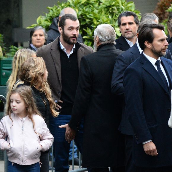 Jean Sarkozy - Le clan Sarkozy à la sortie du domicile de Nicolas Sarkozy domicile parisien avant son incarcération à la prison de La Santé à Paris, France, le 21 octobre 2025  © Bestimage