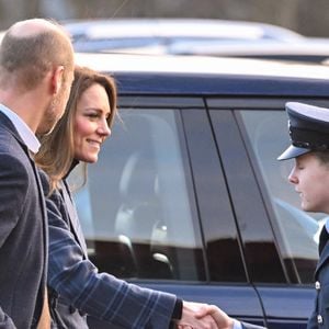 La visite s’est conclue chez Radical Weavers, un atelier valorisant le savoir-faire traditionnel et les communautés locales.
Le prince William, prince de Galles, et Catherine (Kate) Middleton, princesse de Galles, arrivent pour visiter l'Académie nationale de curling à Stirling, Royaume Uni, le 20 janvier 2026. Cover Images via ZUMA Press / Bestimage/Bestimage