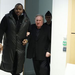 Gérard Depardieu à son procès pour agressions sexuelles sur deux femmes lors d'un tournage de film en 2021, au tribunal correctionnel de Paris, France, le 26 mars 2025. © Denis Guignebourg/Bestimage