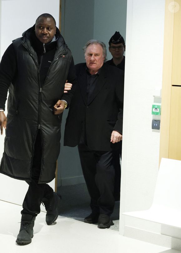 Gérard Depardieu à son procès pour agressions sexuelles sur deux femmes lors d'un tournage de film en 2021, au tribunal correctionnel de Paris, France, le 26 mars 2025. © Denis Guignebourg/Bestimage