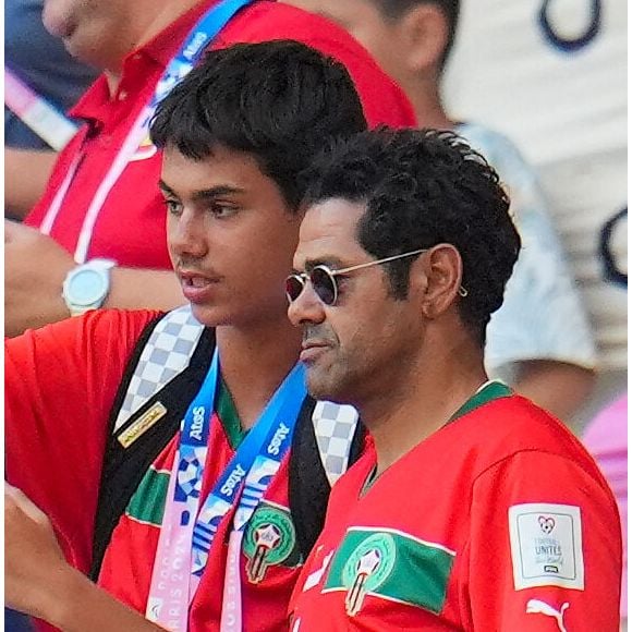 Léon Debbouze n'est pas le seul enfant de star a partagé la passion du football. 

Jamel Debbouze et son fils Léon assistent à la demi-finale de football entre le Maroc et l'Espagne (1-2) lors des Jeux Olympiques de Paris2024 (JO) le 5 aout 2024.
Norbert Scanella / Panoramic / Bestimage