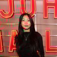 Jade Hallyday : ses premières créations de prêt-à-porter présentées lors d'un défilé, sa mère Laeticia Hallyday très fière