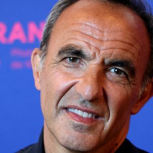 L’exposition est ouverte au public jusqu’au 3 janvier 2027 dans le Foyer Germaine Tillion.

Nikos Aliagas - Vernissage de l'exposition "Les grands âges", photographies de Nikos Aliagas au musée de l'Homme à Paris le 7 avril 2026. © Dominique Jacovides/Bestimage