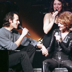 Jean-Jacques Goldman en concert à Cannes avec Céline Dion en plan serré en 1996 ©AGENCE / BESTIMAGE