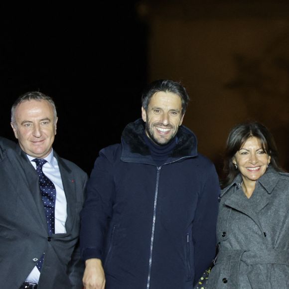 Marc-Antoine Jamet (président du comité des Champs- Elysées), Tony Estanguet et Anne Hidalgo - Lancement des Illuminations de Noël des Champs-Elysées à Paris le 24 novembre 2024. © Coadic Guirec/Bestimage