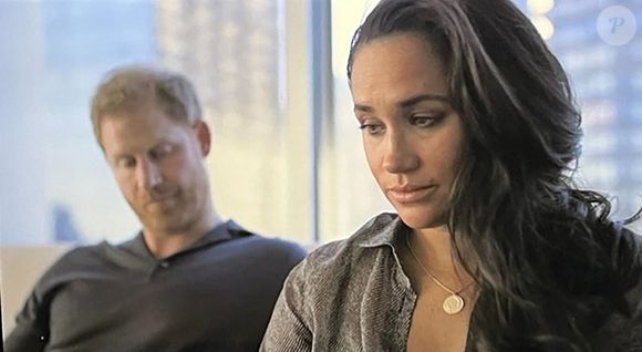 Installée en Californie avec le prince Harry et leurs deux enfants, Archie et Lilibet, elle revient aujourd’hui sous les projecteurs.

Meghan Markle, duchesse de Sussex, fond en larmes en évoquant les menaces de mort sur les réseaux sociaux dans le documentaire "Harry & Meghan" (Netflix). Los Angeles. Le 15 décembre 2022.