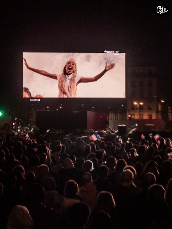 La prestation de Monroe à l'Eurovision est diffusée sur la Place de la Bastille, à Paris, à l’occasion de 70ème édition du concours, le 16 mai 2026.

© Théo Castillon / Bestimage