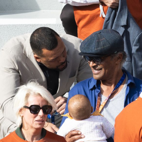 Jo-Wilfried Tsonga, Yannick Noah et sa fille Keelaani lors de l'hommage à R.Nadal lors des internationaux de France de tennis à Roland Garros le 25 mai 2025. © Jacovides / Moreau / Bestimage