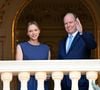 Entièrement rénové, il conserve des décors du XVIIIe siècle, notamment inspirés des œuvres de Jean de La Fontaine. 

La princesse Charlène de Monaco, Le prince Albert II de Monaco au balcon du palais princier lors de la procession de la Fête Dieu sur la place du Palais à Monaco le 19 juin 2025.
Cette fête catholique, instituée par le pape Urbain IV en 1264, se tient chaque année le jeudi qui suit la Trinité, soixante jours après Pâques. Elle célèbre la présence réelle de Jésus-Christ sous les apparences du pain et du vin, devenus son corps et son sang.

© Bruno Bebert / Bestimage
