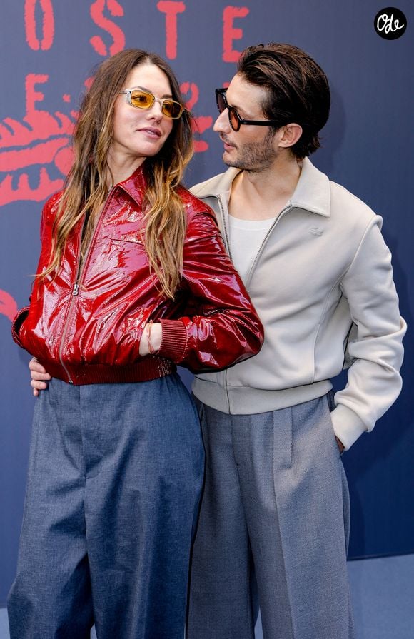 Pierre Niney et sa compagne Natasha Andrews au photocall du défilé Lacoste Collection Femme Prêt-à-Porter Automne/Hiver 2026-2027 lors de la Fashion Week de Paris, le 8 mars 2026. 

© Olivier Borde/Bestimage
