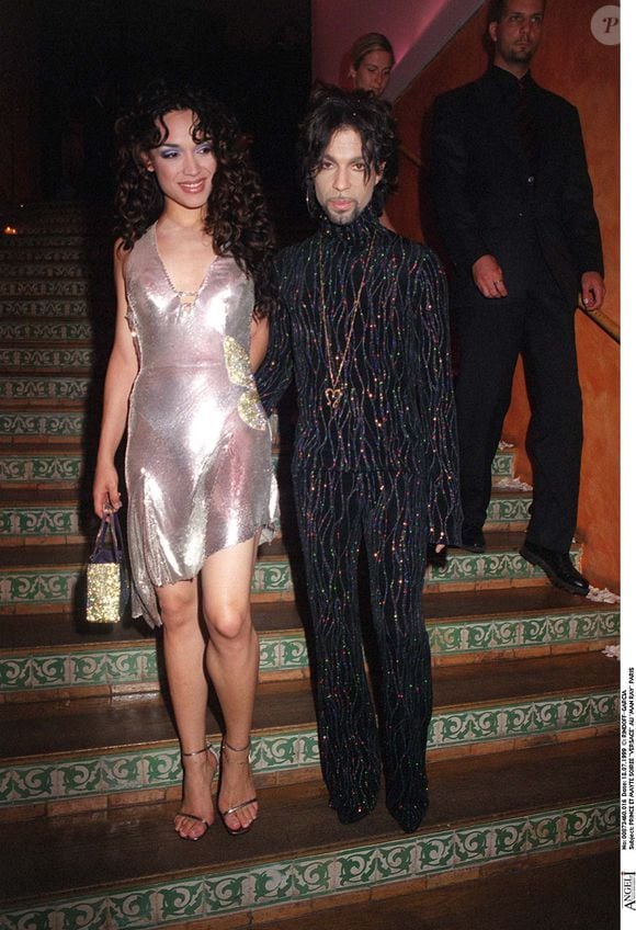 Prince et sa femme Mayte Garcia à la soirée Versace au Man Ray de Paris en 1999 © Rindoff Garcia Bestimage