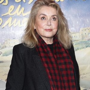 Exclusif - Catherine Deneuve - Soirée hommage pour le premier anniversaire de la mort de Frédéric Mitterrand en présence de Catherine Deneuve au cinéma du Panthéon à Paris le 24 mars 2025. © Cyril Moreau/Bestimage