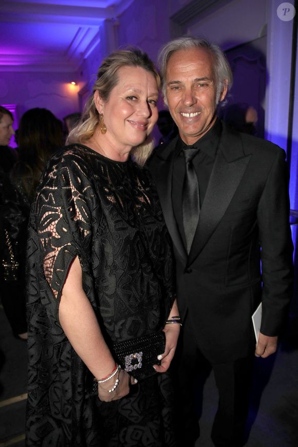 Exclusif - Paul Belmondo et sa femme Luana (habillée par Marina Rinaldi, chaussures Roger Vivier) - Dîner de l'association AEM (Un Avenir pour les Enfants du Monde), au profit des enfants du Rwanda par Babeth Djian au pavillon Ledoyen à Paris. Le 23 mars 2023
© Bertrand Rindoff Petroff-Olivier Borde / Bestimage