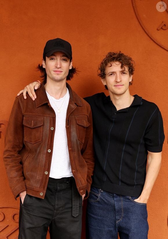 Volodia Schneider et son frère Aliocha Schneider au village lors des Internationaux de France de Tennis de Roland Garros 2026. Paris, le 3 juin 2026.
© Jacovides-Moreau / Bestimage
