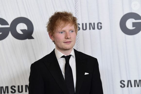 ...À la musculation ! Dans une récente interview, le jeune homme a en effet déclaré aller à la salle de sport.

Ed Sheeran au photocall de la soirée GQ Men Of The Year Awards à Madrid, le 11 novembre 2021. 

Photo : Agence / Bestimage