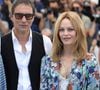 Ils travaillent même ensemble !
Vanessa Paradis, Samuel Benchetrit (réalisateur) au photocall du film Cette musique ne joue pour personne (Cannes première) lors du 74ème festival international du film de Cannes le 10 juillet 2021

© Borde / Jacovides / Moreau / Bestimage