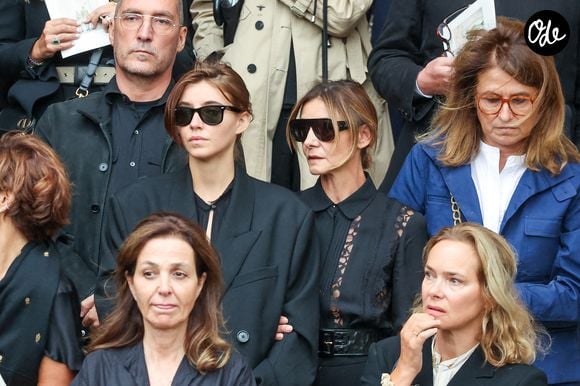 Clotilde Courau et sa fille, Vittoria de Savoie, Péri Cochin - Sortie des obsèques de Mathilde Favier en l'église Saint-Sulpice à Paris le 31 aout 2026. © Dominique Jacovides-Cyril Moreau/Bestimage