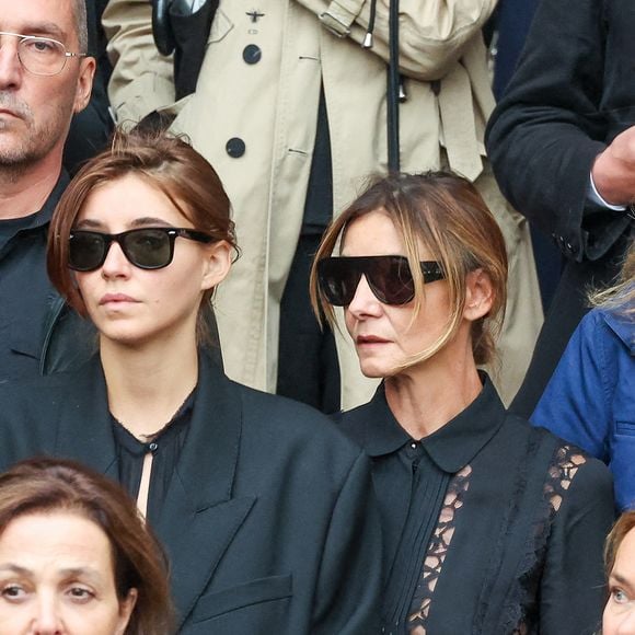 Clotilde Courau et sa fille, Vittoria de Savoie, Péri Cochin - Sortie des obsèques de Mathilde Favier en l'église Saint-Sulpice à Paris le 31 aout 2026. © Dominique Jacovides-Cyril Moreau/Bestimage