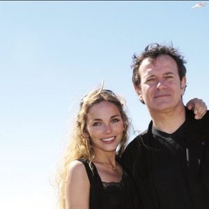 Selon l'acteur, l'actrice n'a pas pu participer au projet en raison de son emploi du temps chargé.

Claire Keim et Francis Huster au Festival des Films de l'été à Saint-Malo.

© JAEGLE STEPHANE / BESTIMAGE