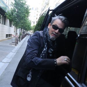 Depuis la guérison de son cancer, Florent Pagny s'affiche de plus en plus en forme en public. 

Florent Pagny quitte les studios RTL à Neuilly-sur-Seine le 2 Mai 2025. © Denis Guignebourg/BestImage