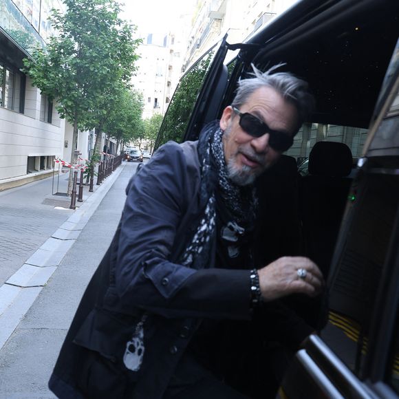 Depuis la guérison de son cancer, Florent Pagny s'affiche de plus en plus en forme en public. 

Florent Pagny quitte les studios RTL à Neuilly-sur-Seine le 2 Mai 2025. © Denis Guignebourg/BestImage