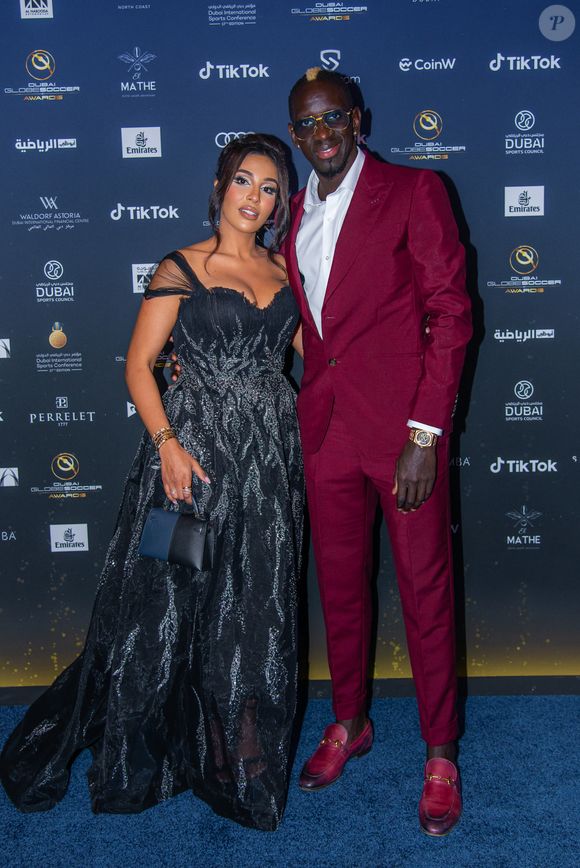 Mamadou Sakho et sa femme Majda - Cérémonie de la 13ème édition des Globe Soccer Awards 2022 (Dubaï d'or) à Dubaï le 17 novembre 2022. © Nicolas Briquet / Bestimage