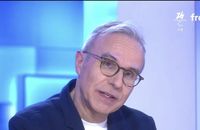 Philippe Besson évoque son cancer dans C à vous