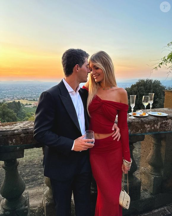 Dylan Deschamps publie régulièrement des photos de lui et sa fiancée Mathilde Cappelaere sur Instagram