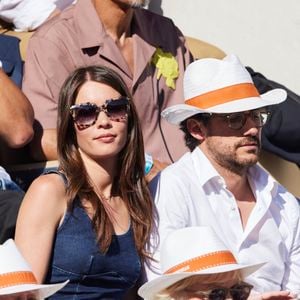 Thomas Hollande et sa femme Emilie Broussouloux - Célébrités dans les tribunes des Internationaux de France de tennis de Roland Garros 2024 à Paris le 7 juin 2024.  © Jacovides-Moreau/Bestimage