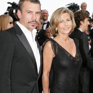 Claire Chazal et Philippe Torreton, arrivent à la projection du film "Da Vinci Code" du réalisateur américain Ron Howard, qui a ouvert le 59e Festival international du film de Cannes, à Cannes, dans le sud de la France, le 17 mai 2006. Photo : Hahn-Nebinger-Orban/Abaca