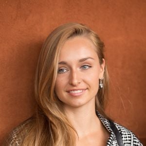 Emma Smet a expliqué que son agenda avait été incompatible avec un retour dans DNA.

Emma Smet au village pendant les Internationaux de France de Tennis à Roland-Garros le 06 juin 2018 à Paris, France. Photo by Nasser Berzane/ABACAPRESS.COM