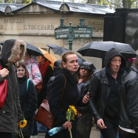 Sandrine Bonnaire - Sorties - Obsèques de Jacques Higelin au cimetière du Père Lachaise à Paris le 12 avril 2018
© Bestimage
