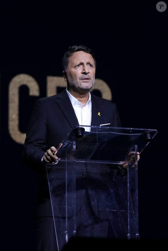 Arthur (Jacques Essebag) lors d'une cérémonie organisée par le Conseil des institutions juives de France (CRIF) en hommage aux victimes des attentats du Hamas du 7 octobre 2023 contre Israël, à l'occasion du premier anniversaire de l'événement, à Paris, le 7 octobre 2024.
© Jack Tribeca / Bestimage