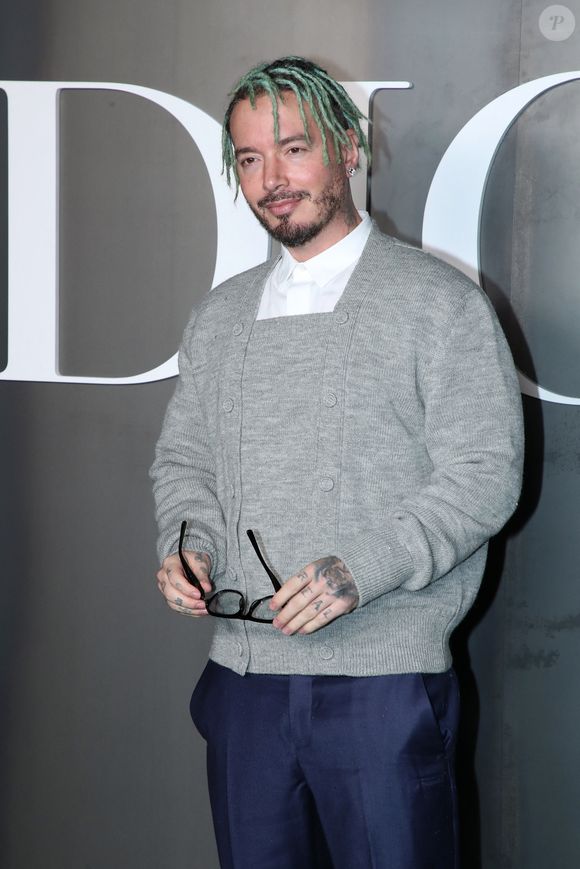J Balvin au photocall du défilé Dior Homme à l'École-Militaire lors de la semaine de la mode masculine automne/hiver 2025-2026 à Paris, France, le 24 janvier 2025. © Bertrand Rindoff/Bestimage