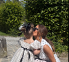 Pour un grand moment de bonheur en famille

Vitaa et sa fille Noa au mariage de Sarah, la fille de l'époux de la chanteuse, Hicham. Instagram.