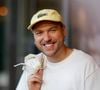 Mosimann s'est fait connaître en remportant la septième saison de la "Star Academy", émission qu'il s'apprête à retrouver en tant que directeur.

Mosimann au village lors des Internationaux de France de Tennis de Roland Garros à Paris. © Jacovides-Moreau / Bestimage