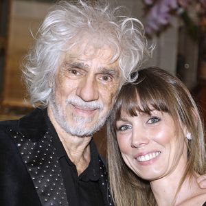 Louis Bertignac a choisi de quitter la France à l'occasion des fêtes de fin d'année.

Louis Bertignac et sa femme Laetitia Brichet lors de la soirée des "Stéthos d'or" à l'hôtel Four Seasons George V à Paris.

© Cédric Perrin / Bestimage