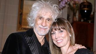 Louis Bertignac s'est exilé à 9000 km de la France avec sa femme Laëtitia, 34 ans sa cadette et leur jeune fils de 8 ans