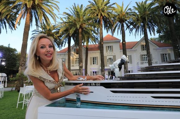 Dans les pages de "Point de vue" en août 2016, un an après l’achat du château, la princesse Camilla racontait la découverte du lieu : "Le coup de coeur a été immédiat."

Exclusif - La princesse Camilla de Bourbon des Deux-Siciles - Soirée privée chez le prince Charles et la princesse Camilla de Bourbon des Deux-Siciles au Château de Saint-Tropez à Saint-Tropez, à l'occasion de la présentation du super yacht résidentiel Ulyssia
Le 30 juillet 2024
© Franz Chavaroche / Bestimage