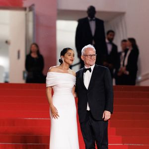 Leïla Bekhti,  Thierry Frémaux - Montée des marches du film « Alpha » lors du 78ème Festival International du Film de Cannes, au Palais des Festivals à Cannes. Le 19 mai 2025
© Jacovides-Moreau / Bestimage