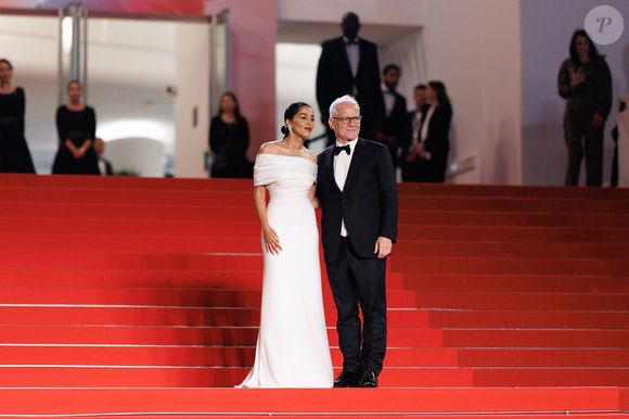 Leïla Bekhti,  Thierry Frémaux - Montée des marches du film « Alpha » lors du 78ème Festival International du Film de Cannes, au Palais des Festivals à Cannes. Le 19 mai 2025
© Jacovides-Moreau / Bestimage