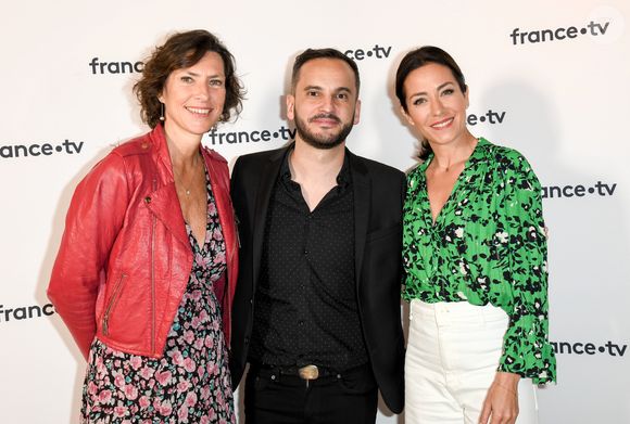 Sophie Menut, Jean-Christophe Galeazzi et Virna Sacchi au photocall de la conférence de presse de France 2 au théâtre Marigny à Paris le 18 juin 2019 © Coadic Guirec / Bestimage