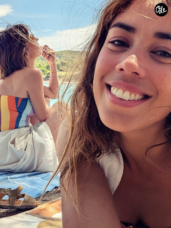 Il s'agit de Laurence Facelina, l'interprète de Pénélope, qui a dévoilé sur Instagram les premiers clichés de son fils Charlie, né le 20 juillet 2026.

Extrait du compte Instagram de Laurence Facelina.

© Instagram / Laurence Facelina