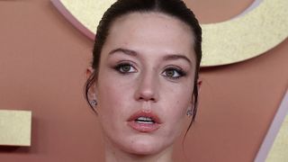 Adèle Exarchopoulos à Cannes : l’actrice encore critiquée sur son physique et son attitude, une célèbre journaliste prend sa défense