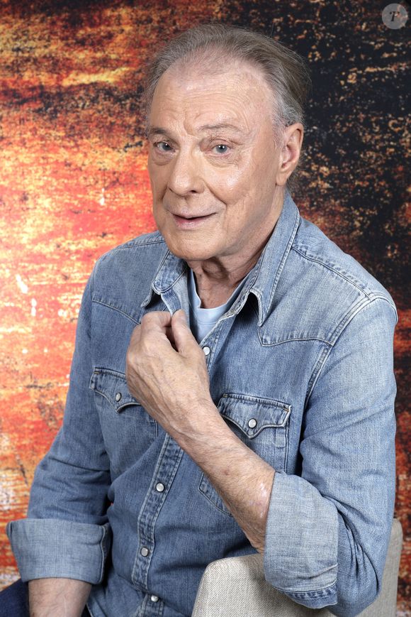 lors des obsèques de son père

Exclusif - Portrait d'Herbert Léonard à Paris, le 8 octobre 2024.
© Cédric Perrin/Bestimage