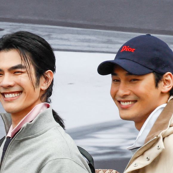 Mile Phakphum Romsaithong et Apo Nattawin Wattanagitiphat - Arrivées au défilé DIOR de la mode homme Printemps/Été 2026 dans le cadre de la Fashion Week de Paris à l'Hôtel National des Invalides, Place Vauban, à Paris, France, le 27 juin 2025. © Christophe Clovis/Bestimage