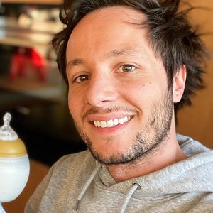 Papa d'un petit garçon prénommé Edgar, Vianney est marié à Catherine Robert. 

Vianney sur Instagram.