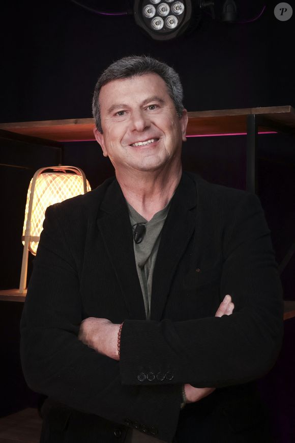 Pascal Bataille en interview pour "En privé avec", format original de Webedia © Jack Tribeca/Bestimage