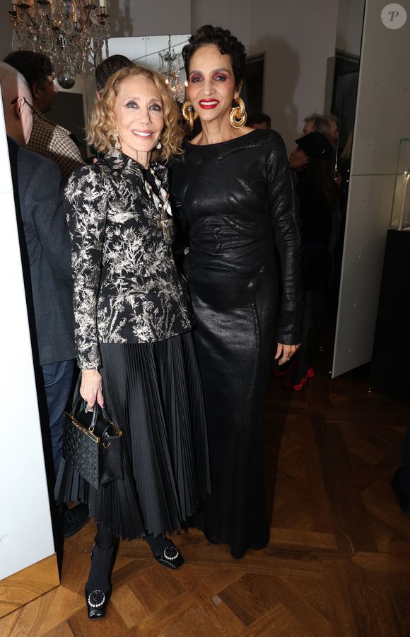 Exclusif - Marisa Berenson et Farida Khelfa - Vernissage de l'exposition "Liaisons dangereuses & Métamorphoses" du créateur Elie Top à l'occasion de ses 10 ans de création chez Christie's à Paris le 27 janvier 2025. © Denis Guignebourg/BestImage
